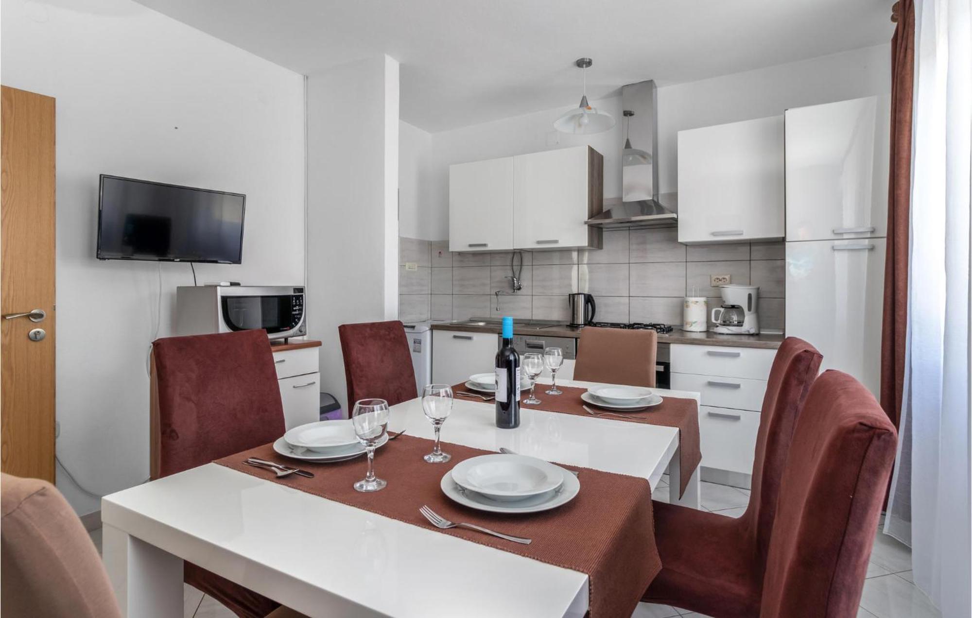 Nice Apartment In Jadranovo With Wifi Eksteriør billede